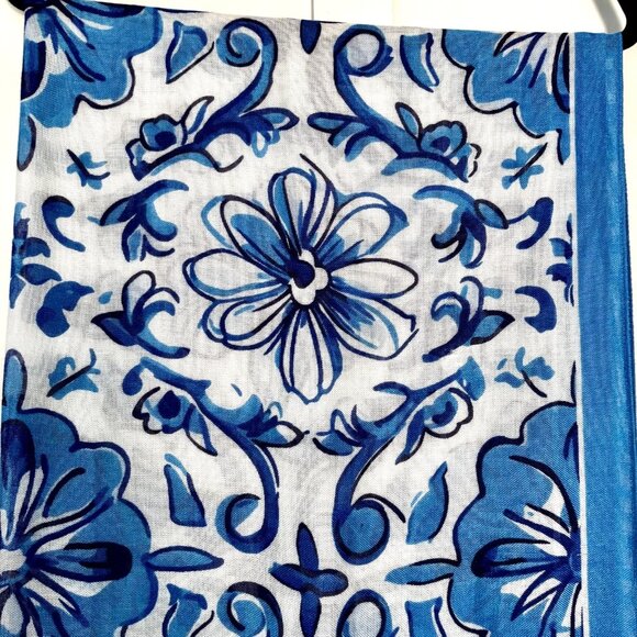 La Seine Women's Scarf Wrap Scarf Blue White Floral Geometric Fringe Classic NEW - Picture 5 of 7